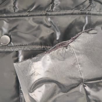 Network Markasının Çift Taraflı Kapüşonlu Siyah Montunun Hızlı Yıpranması Ve İade Reddi