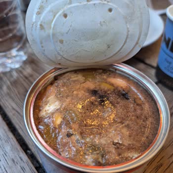 Son Kullanma Tarihi 2028 Olan Konserve İçinde Küflenme Ve Şüpheli Parçalar