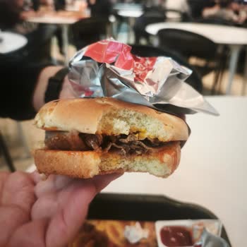 Arbys Şubesinde Reklamı Ve Gerçek Ürün Arasındaki Büyük Fark