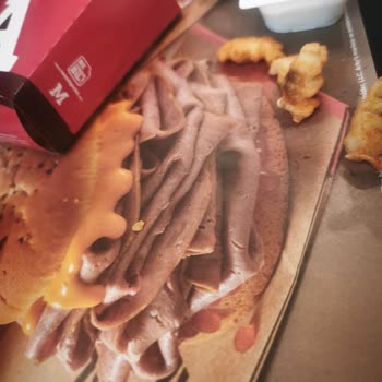Arbys Şubesinde Reklamı Ve Gerçek Ürün Arasındaki Büyük Fark