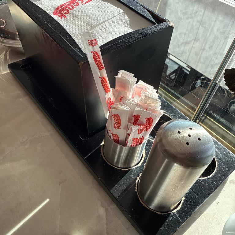 Soğuk Ve Lezzetsiz Döner, Şefin İlgisiz Tutumu