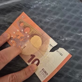 Bornova’da Okunamayan ATM Ekranı Nedeniyle Euro Yatırma Sorunu Ve Kırık Banknot İadesi