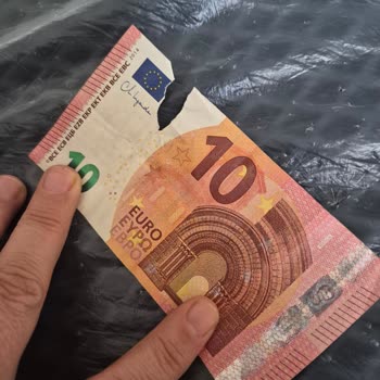 Bornova’da Okunamayan ATM Ekranı Nedeniyle Euro Yatırma Sorunu Ve Kırık Banknot İadesi