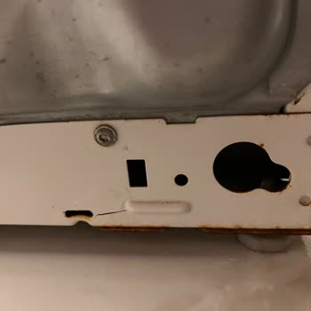 Bosch Çamaşır Makinesinde Kası Aşırı Paslanma Ve Dökülme