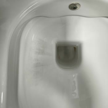 Aktiv-Blok Tuvalet Kokusu Klozete Kalıcı Leke Bıraktı