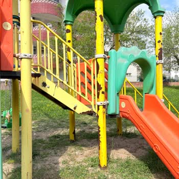 Şükrüpaşa Mahallesi Park Ve Spor Alanında Güvenlik Ve Bakım Eksikliği