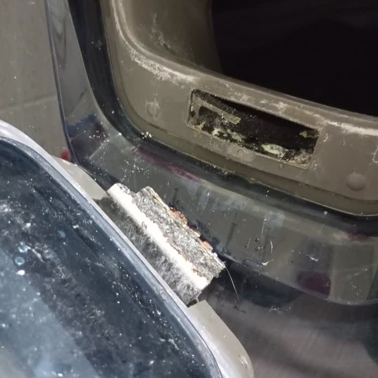 Samsung Çamaşır Makinesinin Ön Kapak Kırılması Ve Ücretsiz Parça Değişimi Talebi