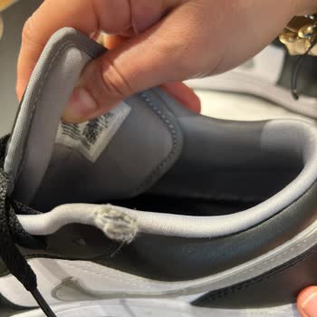 Ayakkabının İç Kısmı Yırtıldı, Mağaza Değişim Reddetti