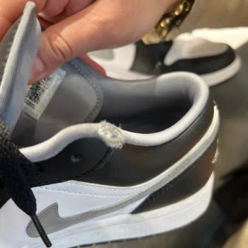 Ayakkabının İç Kısmı Yırtıldı, Mağaza Değişim Reddetti