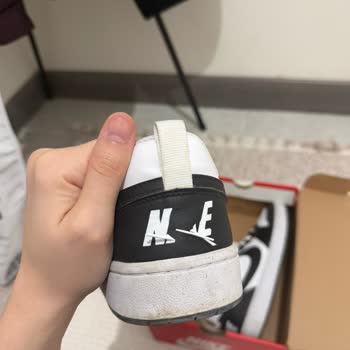 Nike Ayakkabısının Logosu İki Ayda Soyulmuş, Ürün Değişimi Ve Para İadesi Talebi