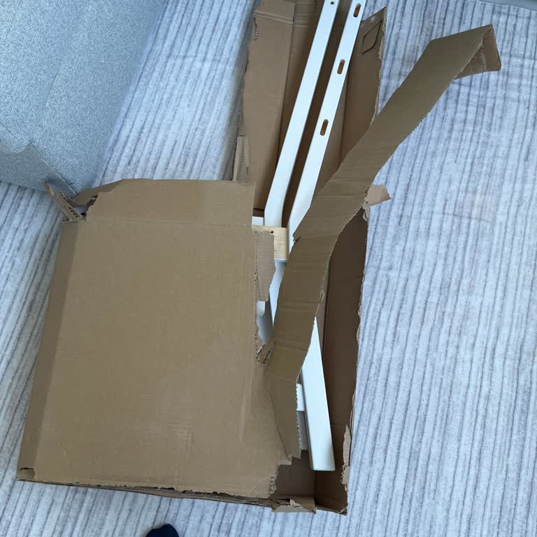 Eksik Sandalyenin Parçası Ücretsiz Gönderilmedi, IKEA Mağduriyet Yaratıyor