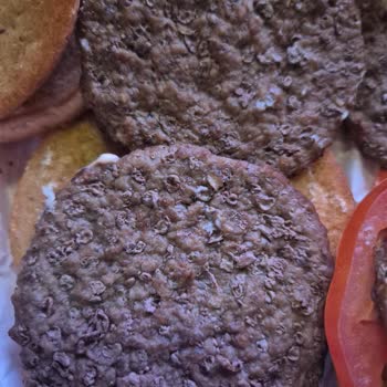 Burger King Ortaköy’de Böcek Benzeri Larvalar Ve Kötü Koku Nedeniyle Para İadesi Talebi