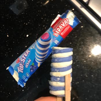 Algida Twister Ocean Dondurmasında Fazladan Çubuk Ve Siyah Lekeler