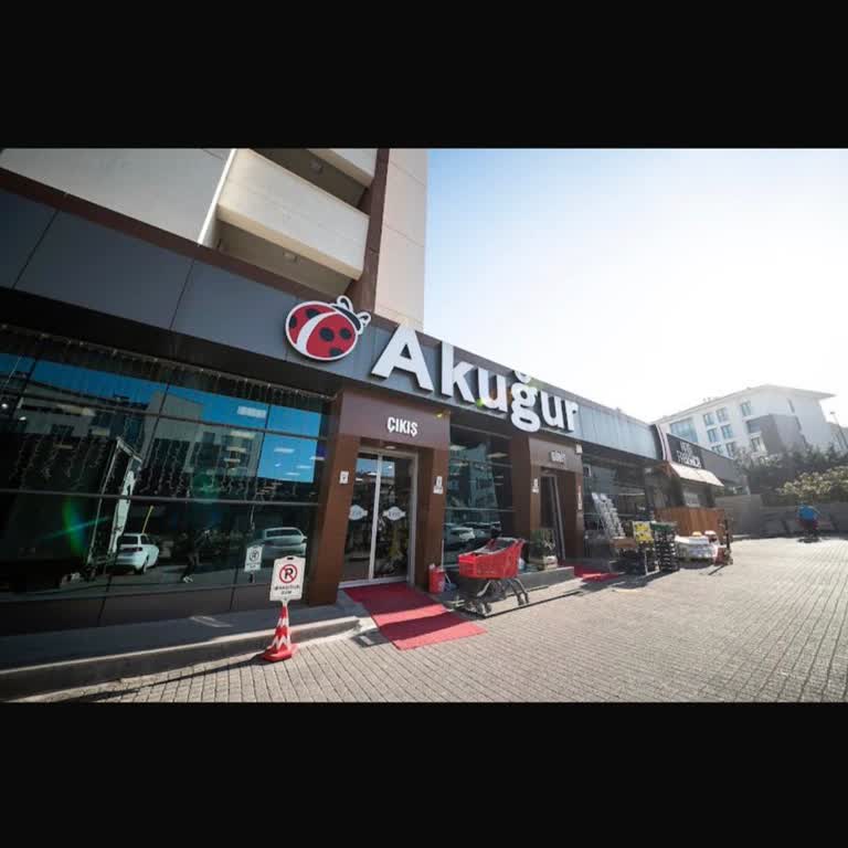 Kasada Telefonla Meşgul Personelin Saygısız Tavrı
