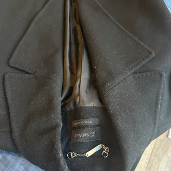 Kaban Üzerinde Sürekli Toz Ve Tüy Birikmesi Ve Mağaza İletişim Eksikliği