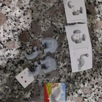 Adana Yüreğir BİM’den Aldığım Ozmo Dino Oyuncağında Kafa Parçası Eksik Ve Yanlış Parçalar Var