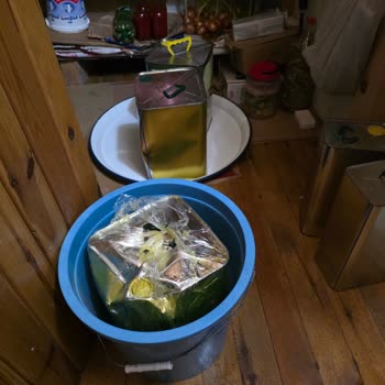 Zeytinyağı Tenekelerinin Patlaması Kargoları Mahvetti: PTT Kargo Dikkatsizliği