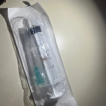 Giresun Derya Eczanesi'nden Şırıngada Böcek Bulunması