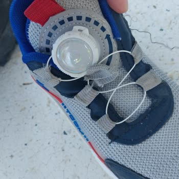 Trendyol Buz Lacivert Çocuk Ayakkabısında Otomatik Bağcık Parçası Kırıldı Ve Satıcı Yardım Reddetti