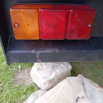 Römork Damperi Kapakla Temas Ettirerek Arka Kapakta Bükülmeye Neden Oldu