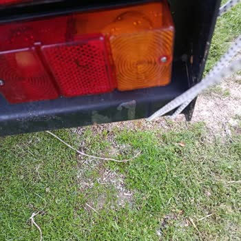 Römork Damperi Kapakla Temas Ettirerek Arka Kapakta Bükülmeye Neden Oldu