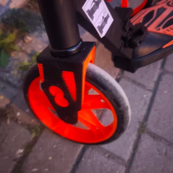 Çocuk Scooter'ında Vidalar Kısa Sürede Düşerek Güvenlik Riski Oluşturdu