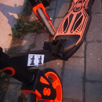 Çocuk Scooter'ında Vidalar Kısa Sürede Düşerek Güvenlik Riski Oluşturdu