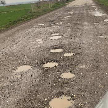 Oklalı Köyü Yolları Sıcak Asfaltla Yenilenmeli, Güvenlik Riski