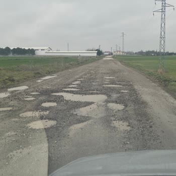 Oklalı Köyü Yolları Sıcak Asfaltla Yenilenmeli, Güvenlik Riski
