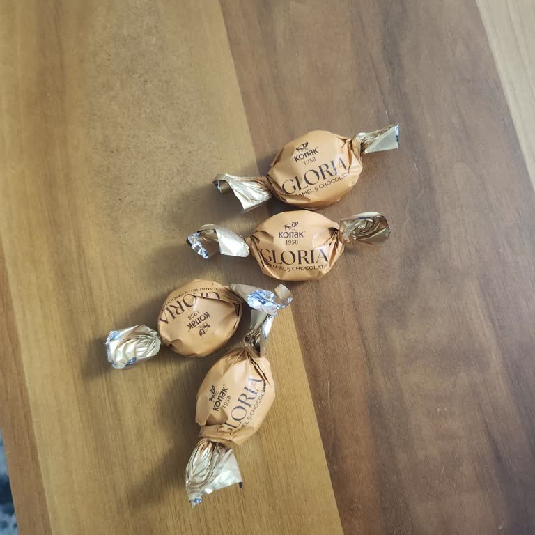 Sert Karamel İçeren Konak Gloria Çikolatası Dişleri Tehlikeye Atıyor