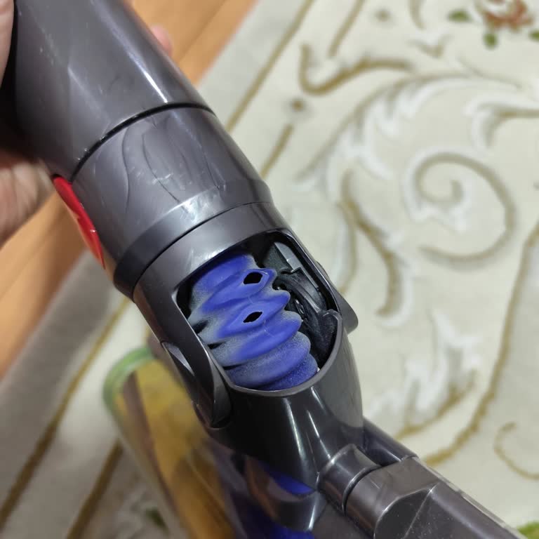 Dyson V15 Lazer Başlığının Parçası Yırtıldı Ve Garanti Reddedildi