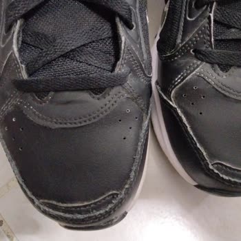 FLO Mağazasında Satın Alınan Nike Ayakkabının Kısa Sürede Yırtılması Ve Yardım Alamama
