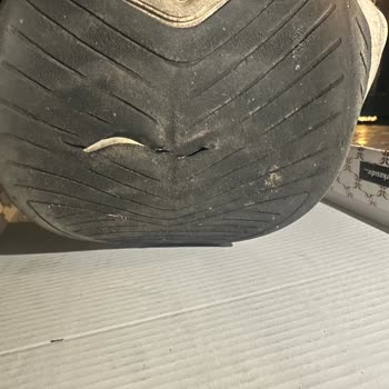 Kısa Sürede Aynı Noktada Yırtılan Deri Ayakkabı Ve Mağaza Tarafından Haksız Suçlama