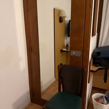 Yan Odada Gürültü Ve Cevapsız Şikayet, Otel Koşulları Kötü