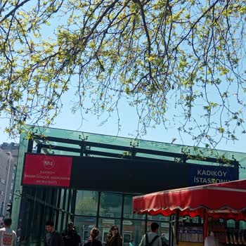 Kadıköy Rıhtım Umumi Tuvaletinde Kartla Ödeme Reddi Ve Nakit Zorunluluğu