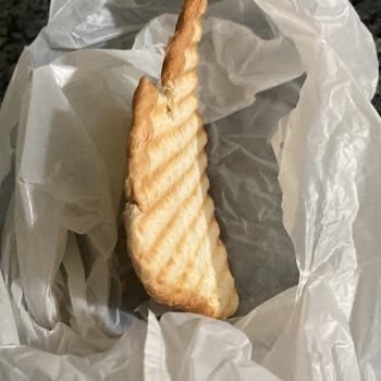 Tost Makinesinin Yetersiz Kızartma Performansı Ve Mağaza Servis Personelinin Kaba Tutumu