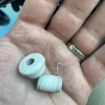 Kırık Taharet Çubuğu Ve Parça Yokluğu Tuvalet Kullanımını Duraklattı