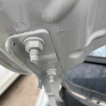 Fiat Egea Menteşe Vidalarındaki Paslanma Üretim Hatası, Parça Değişimi Talep Ediliyor