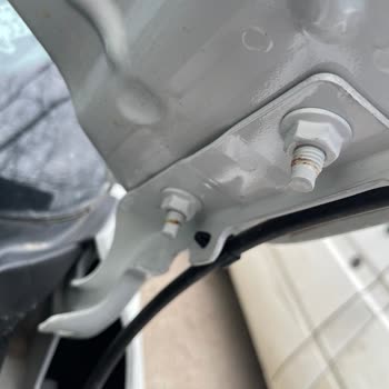 Fiat Egea Menteşe Vidalarındaki Paslanma Üretim Hatası, Parça Değişimi Talep Ediliyor