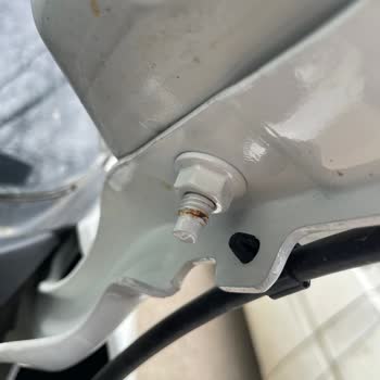 Fiat Egea Menteşe Vidalarındaki Paslanma Üretim Hatası, Parça Değişimi Talep Ediliyor