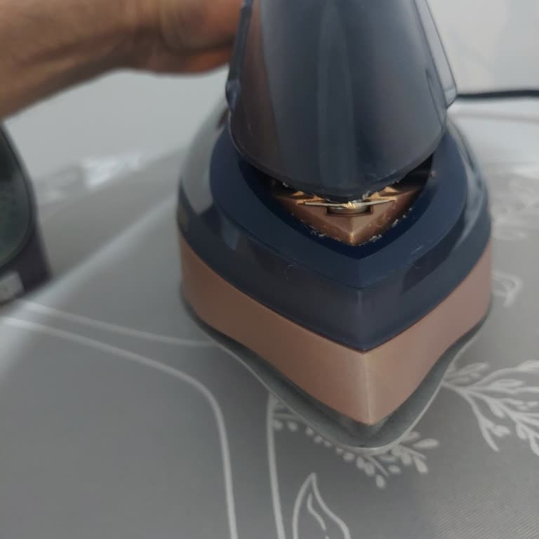 Philips Dst8050/20 Ütüsünün Plastik Parçasının Erken Ayrılması Garanti Dışı Ve Değişim Talebi