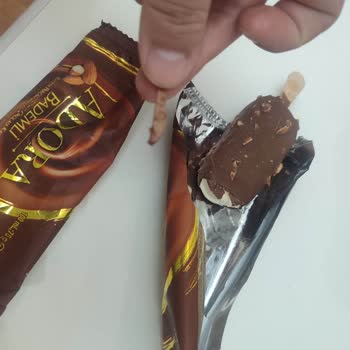 BİM Bayrampaşa Şubesinde Adora Dondurmasında Tahta Parçası Ağzıma Girdi