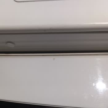 Çözüm Bekleyen Arızalı Cihazda Açık Kablolar Ve Elektrik Çarpması Riski