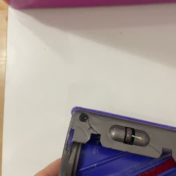 Dyson V8 Halı Başlığındaki Vida Çatlaması İçin Garanti Kapsamında Değişim Talebi
