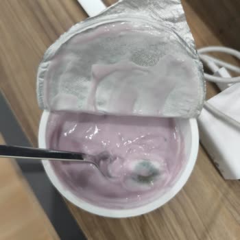A101 Şubesinde Küflü Yoğurt Satışı Sağlık Riski Taşıyor