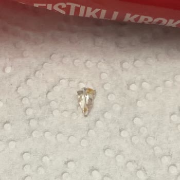 Simbat Yer Fıstıklı Krokanın İçinde Cam Parça Bulunması