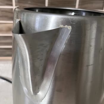 Yeni Alınan Çay Makinesinde Paslanma, Ücret İadesi Talebi