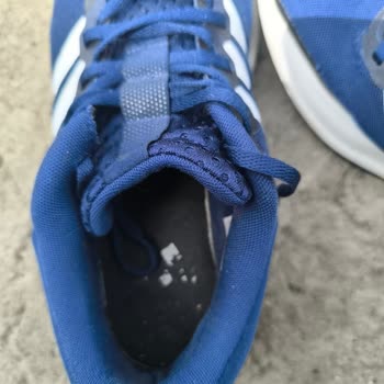 Adidas Koşu Ayakkabısının İki Ayda Yırtılması Ve Mağazanın Ret Cevabı