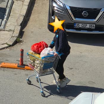 A101 Marketinde Patates Ve Soğanların Çöpe Atılması Gıda İsrafına Yol Açıyor