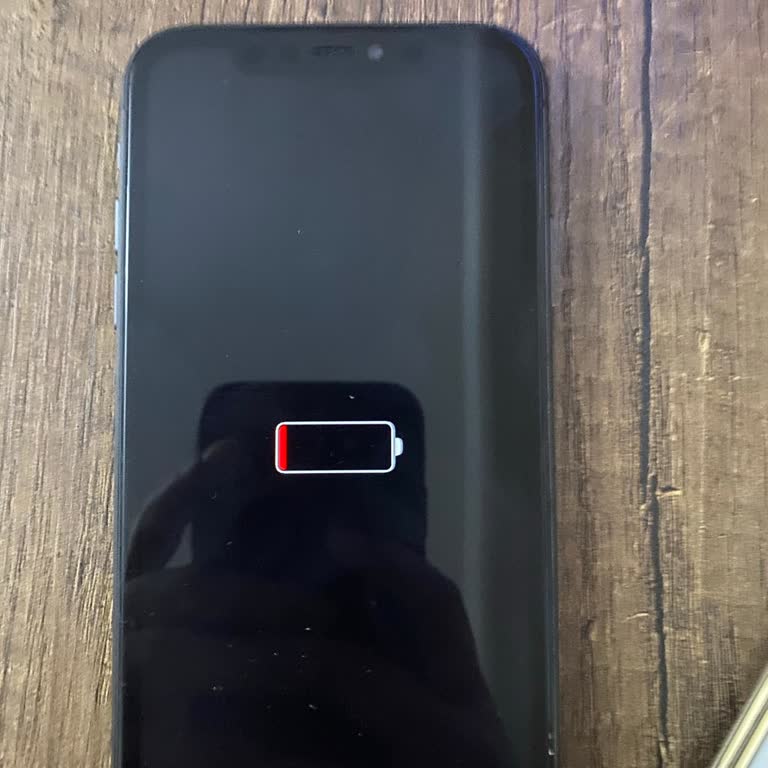 İki Kez Ekran Arızası Ve Eksik Şarj Kablosu İle İPhone 11'de İade Talebi